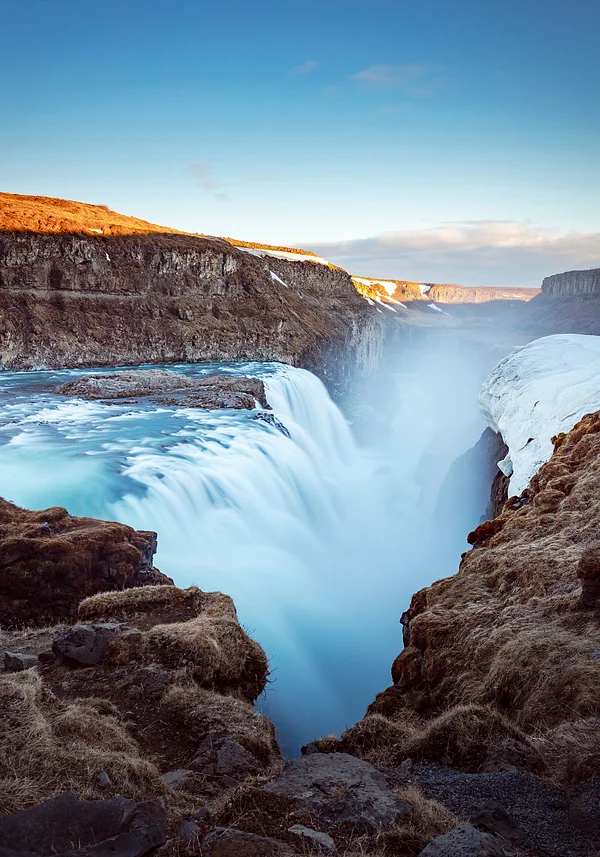 Siła - plakat z wodospadem na tle kanionu